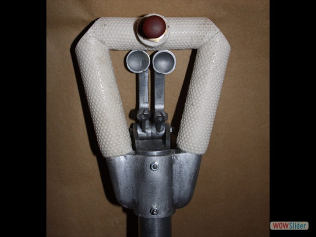 Assembled spade grip with rubber